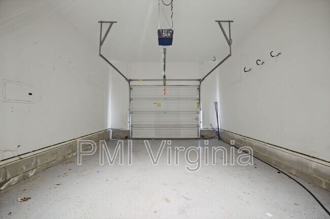 Building Photo - 810 Great Marsh Ave
