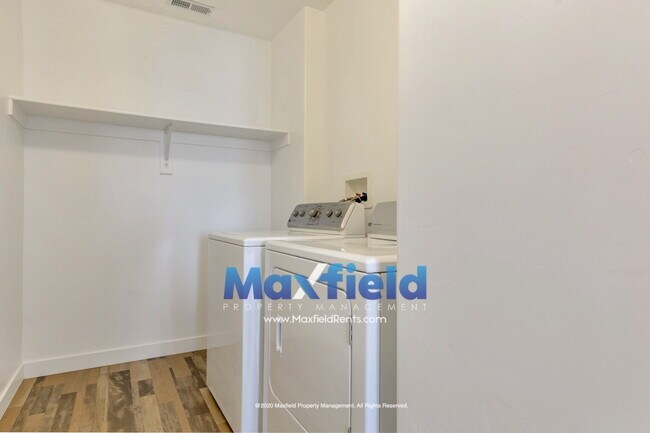 Building Photo - Beautiful Townhouse in Draper - 3 BD 2.5 BA 2 GA - 2250 Square Feet