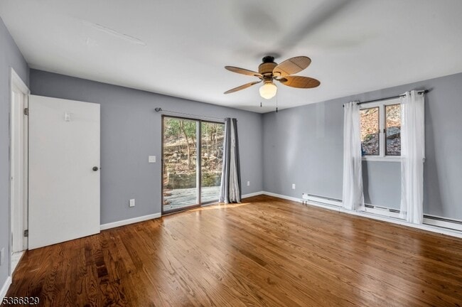 Building Photo - 4 Rosewood Ln