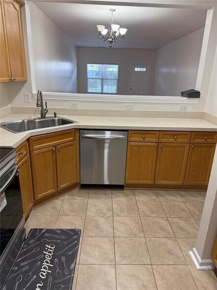 Building Photo - 2369 Suwanee Pointe Dr