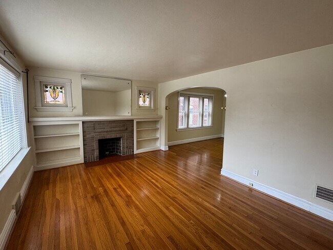 Building Photo - 4645 Wilcox Ave