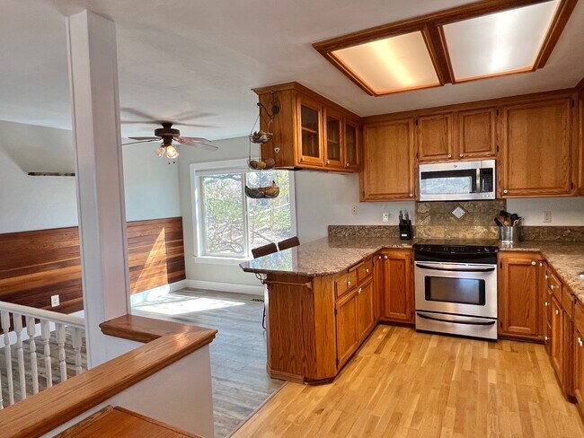 Building Photo - 27030 Oakflat Dr