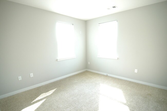 Building Photo - 2 Bedroom in Solo East Condos of Nashville!!