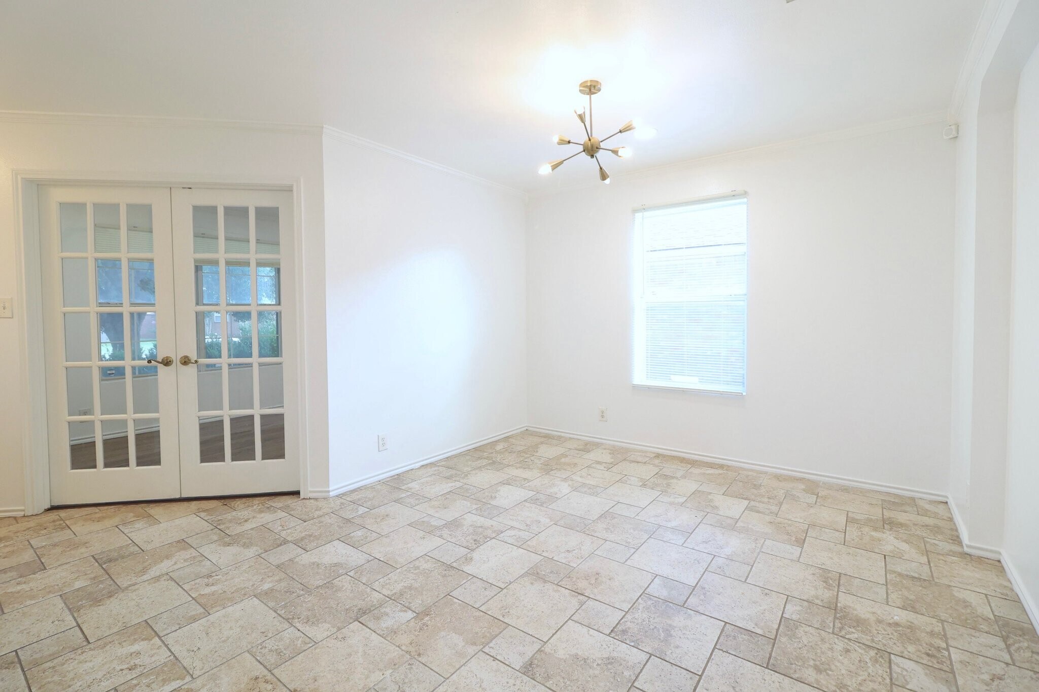 Building Photo - 1208 Creek Knoll