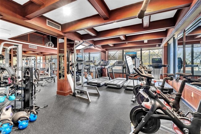 Building Photo - 600 NE 36th St