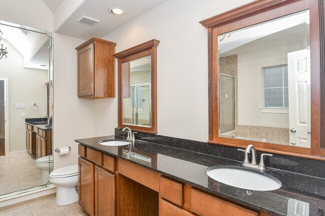 Building Photo - 3126 Clearview Cir