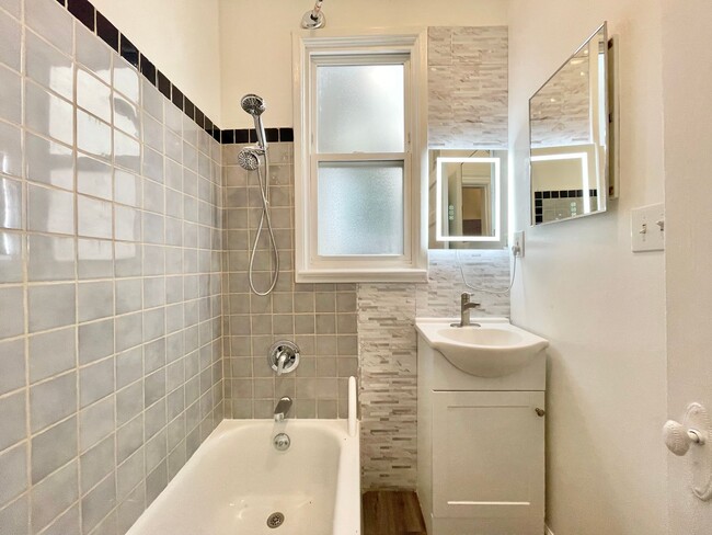 Building Photo - Prime North Beach 2Bed/1Bath with City Vie...