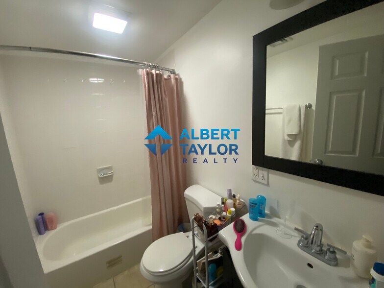 Building Photo - 243 Northampton St