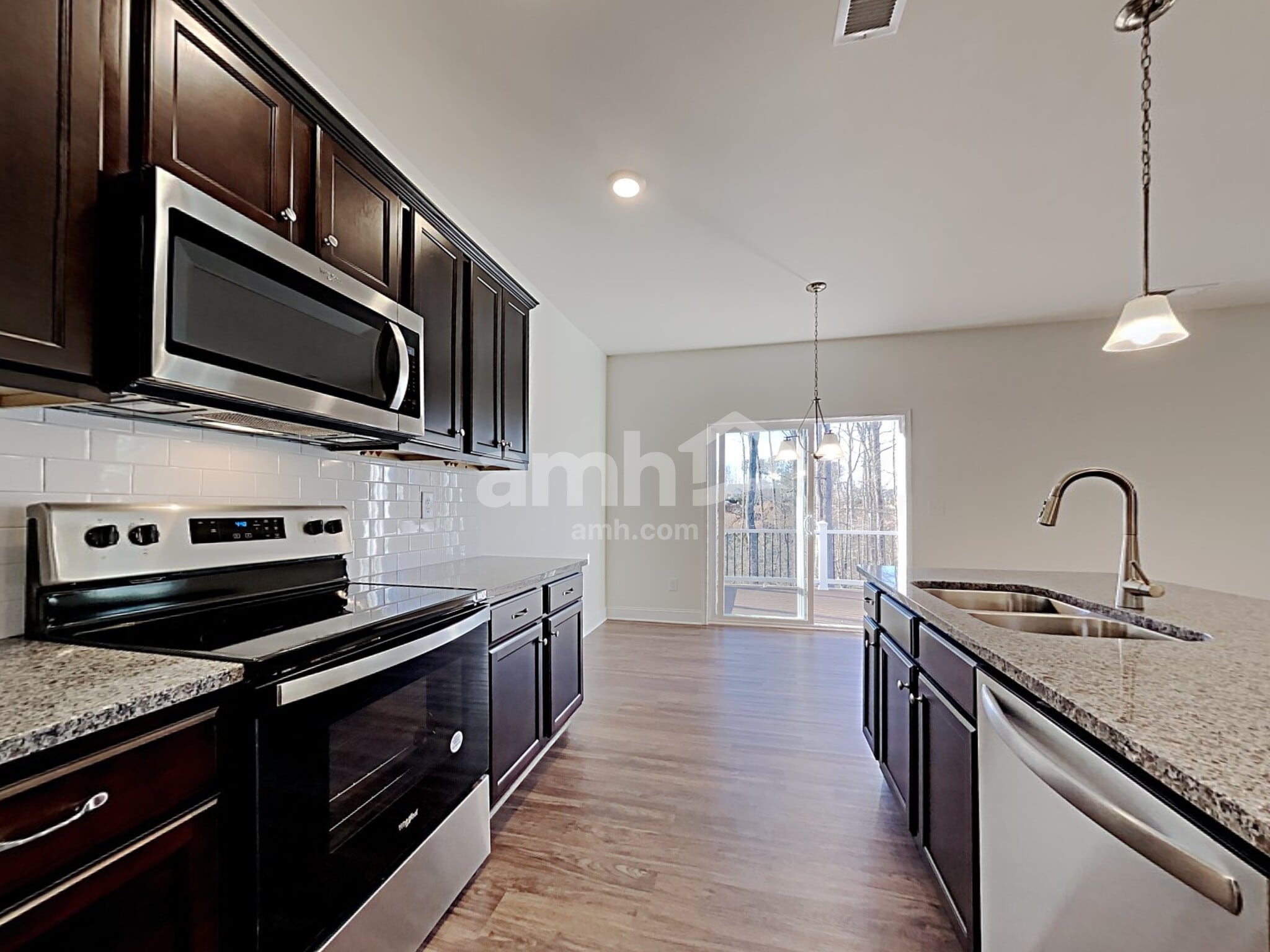 Building Photo - 5255 Valley Dr