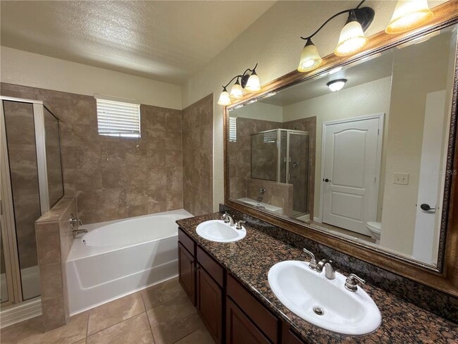 Building Photo - 902 Charo Pkwy