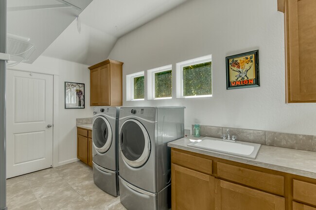 MAIN HOUSE - UPSTAIRS LAUNDRY ROOM - 421 5th Ave