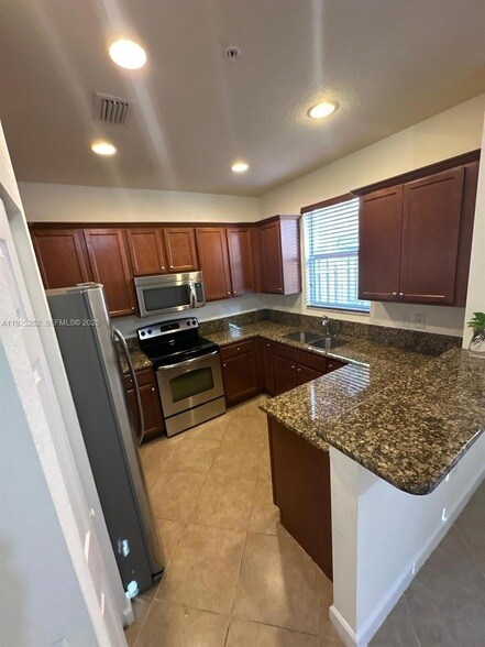 Building Photo - 12444 Emerald Creek Manor