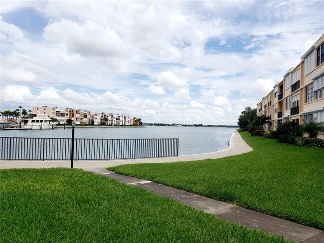 Building Photo - 7420 Bay Island Dr S