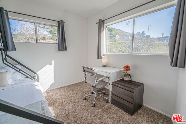 Building Photo - 35315 Glenwall St