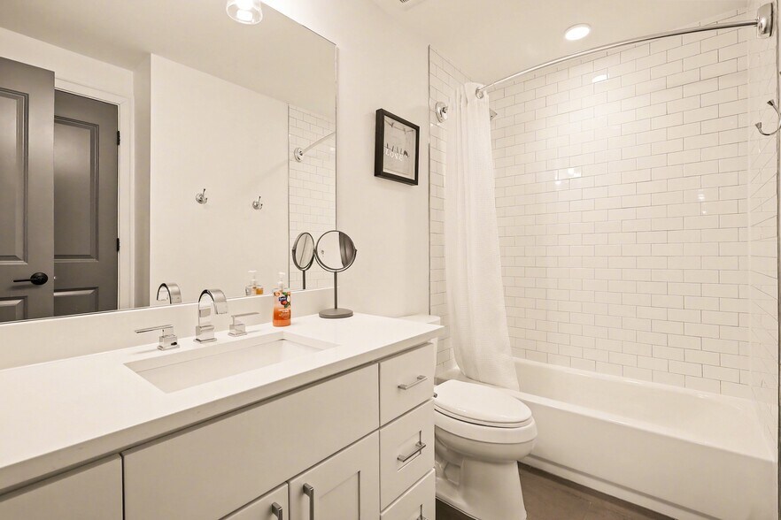 Building Photo - 811 Upshur St NW