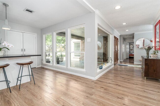 Building Photo - 1550 Wood Lodge Dr