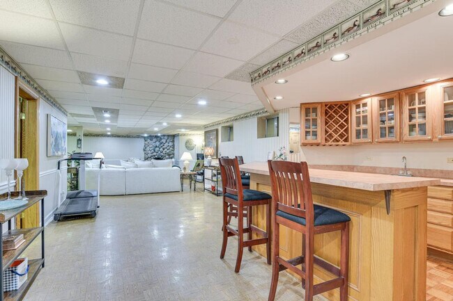 Building Photo - 7 Creekside Ln