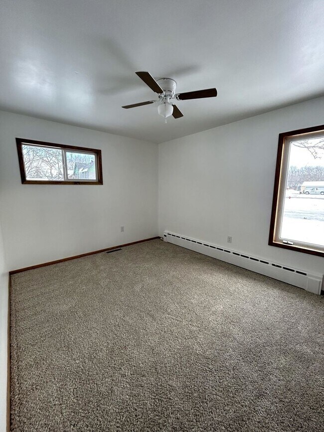 Building Photo - Charming 4-Bedroom Rambler for Rent – $2,000/month