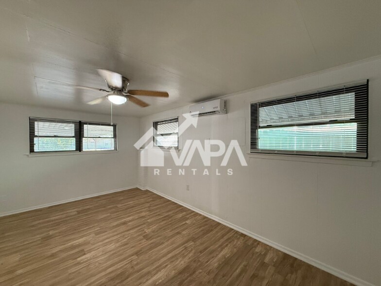 Building Photo - 247 Longview Dr