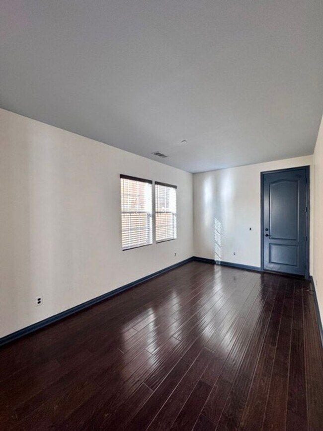 Building Photo - Welcome to this stunning 5 bedroom home fo...