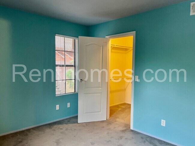 Building Photo - 12039 Alta Carmel Ct