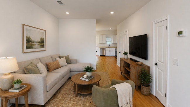 Building Photo - 860 Levitan Dr