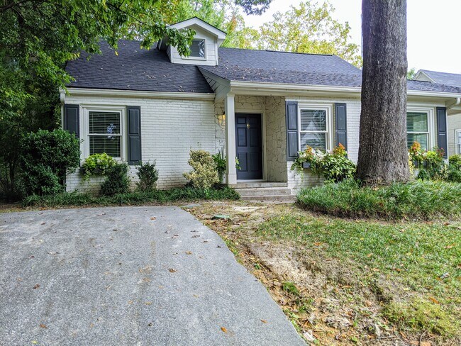 Primary Photo - Charming 1 Bedroom Duplex in Buckhead!