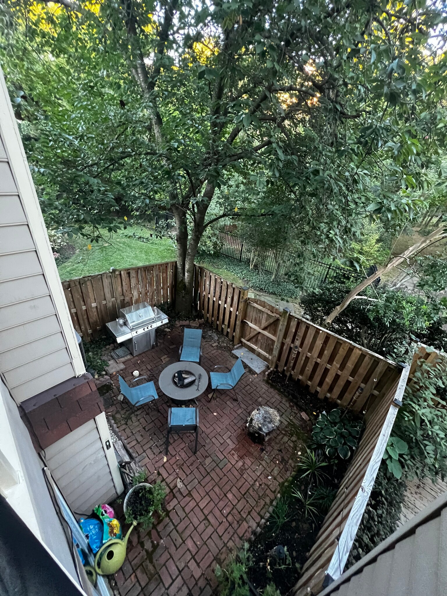 Private patio w/ SS grill, fire pit, patio set - 3814 Usher Ct