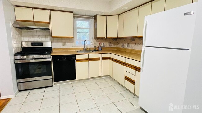 Building Photo - 4702 Hana Rd