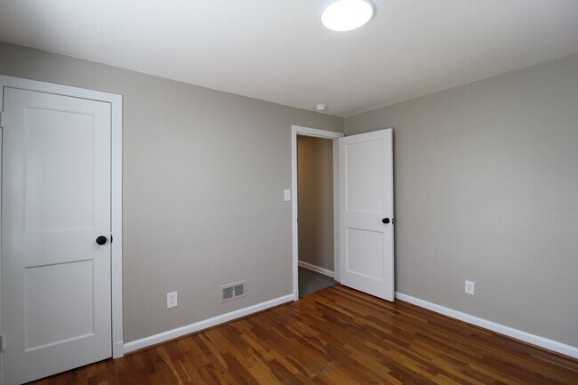 Building Photo - 2 Bedroom 1 Bath Duplex In The Waldo Area