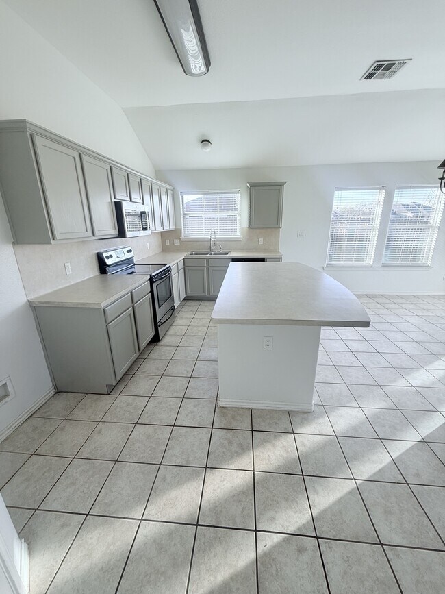 Building Photo - 2301 Tropical Wind Dr