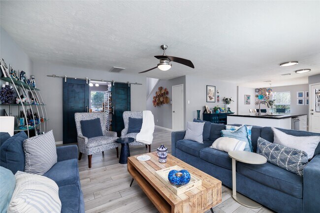 Building Photo - 143 S Vesper Bend Cir