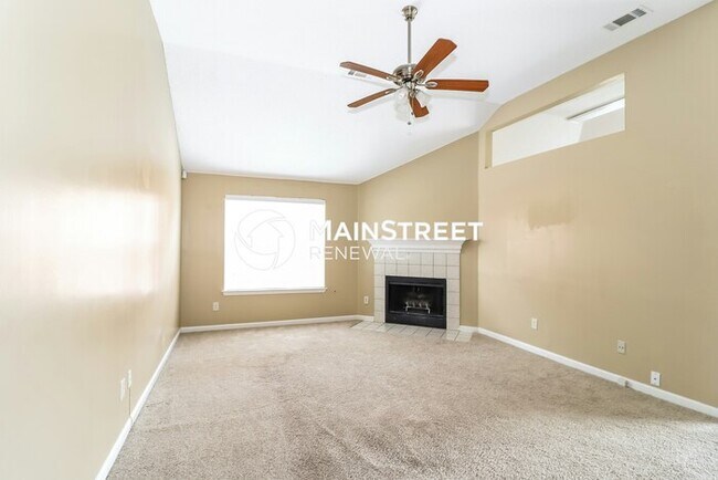 Building Photo - 3 Bedroom Pet-Friendly Home in Memphis, TN with Main Street Renewal