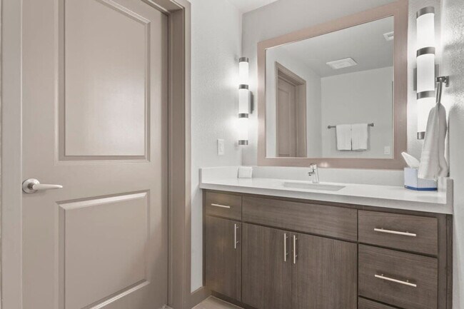 Building Photo - 390 N 2nd Ave