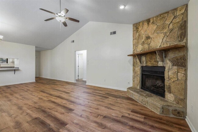 Building Photo - 2556 Panther Creek Rd
