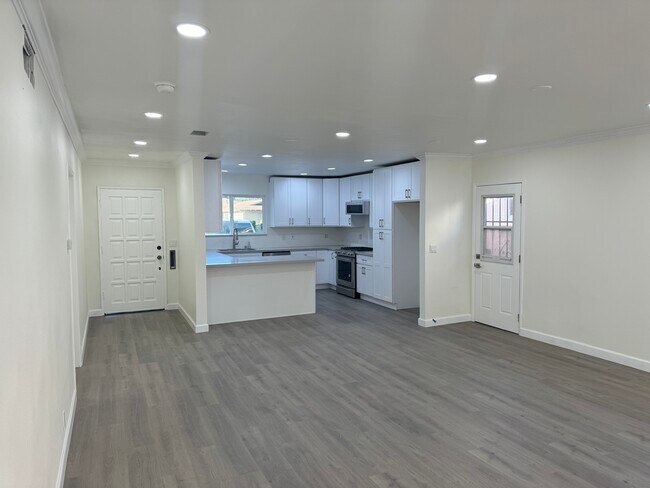 Building Photo - 3536 West Ave