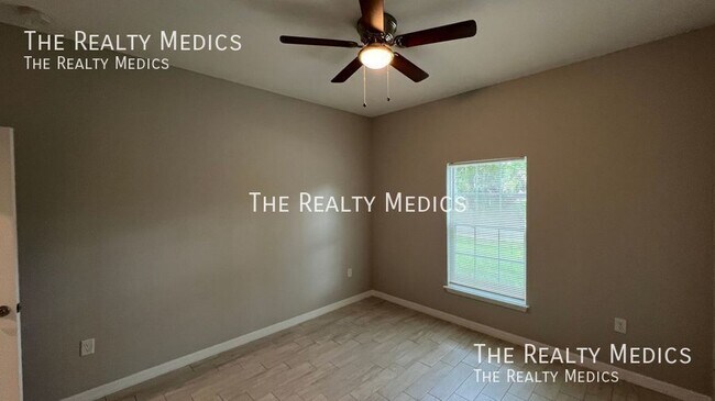 Building Photo - 3290 Halden Ave SE