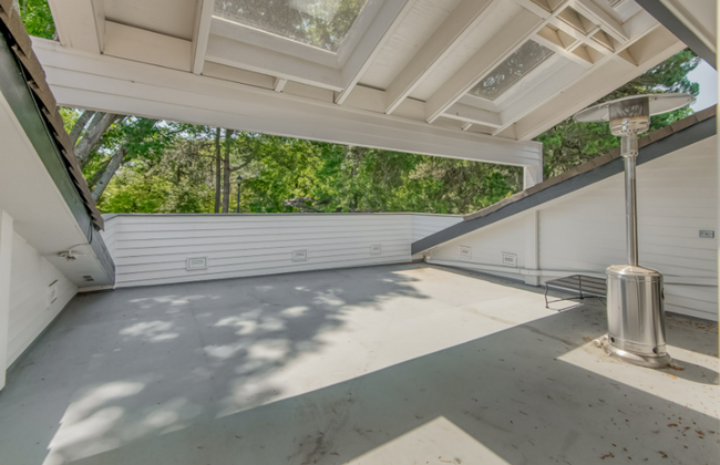 Building Photo - Modern 3-Bedroom Waterfront Escape – River...