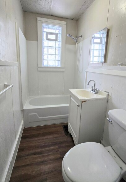 Building Photo - 3935 N 13th St