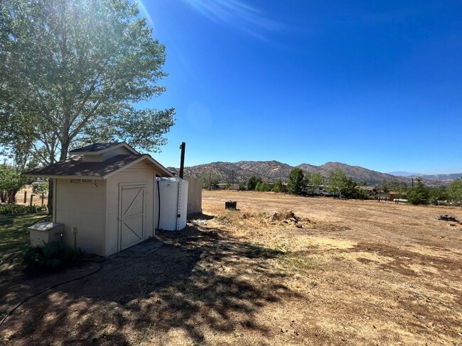 Building Photo - BEAUTIFUL Mountain Home