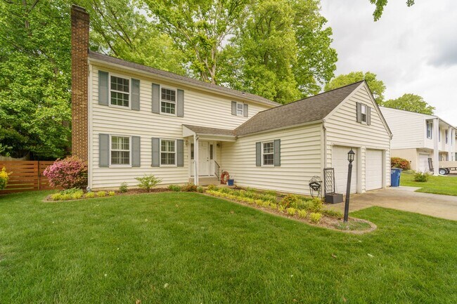 Building Photo - Meticulously Maintained 4 BR 2.5 BA Home in Burke, VA