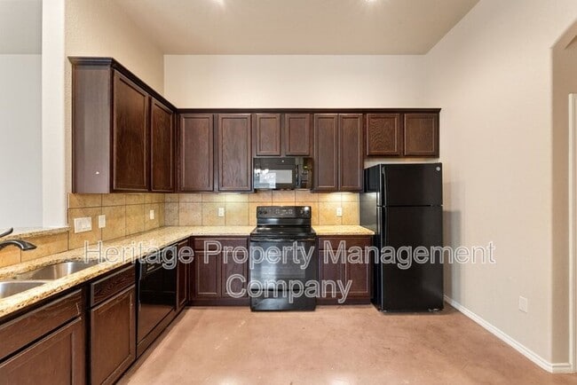 Building Photo - 2541 Pahmeyer Rd