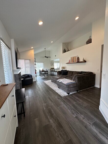 Building Photo - 12411 Silkleaf Ave