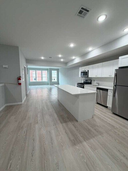 Building Photo - 96 Montgomery St