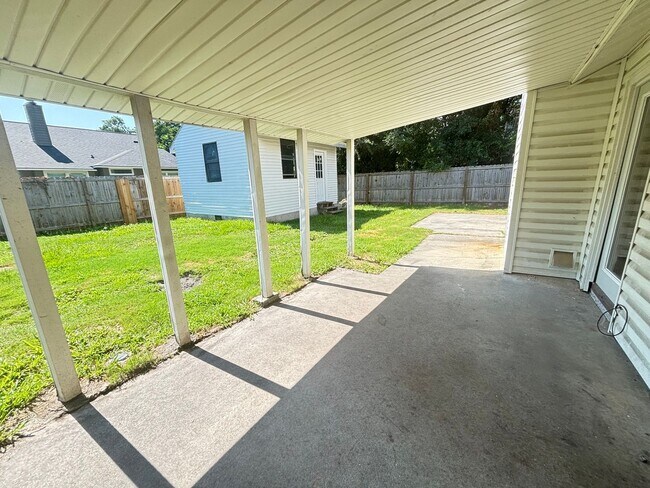Building Photo - PET-FRIENDLY, THREE-BEDROOM IN SURFSIDE BEACH'S CAROPINES COMMUNITY IS AVAILABLE NOW!