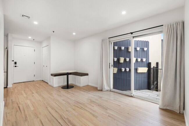 Building Photo - 318 Park Ave