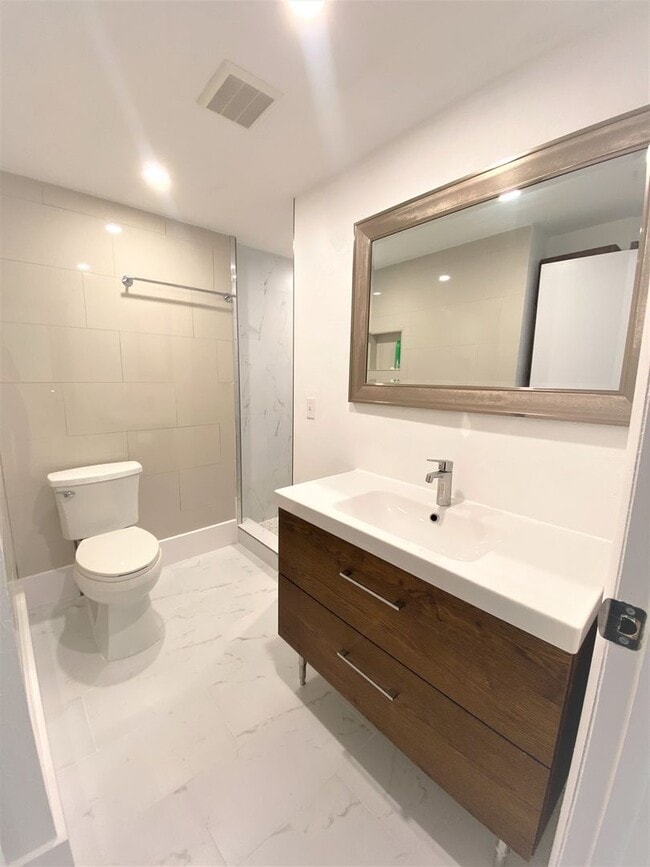 Building Photo - ** TREETOPS OF NAPLES ** 1 BED / 1 BATH **...