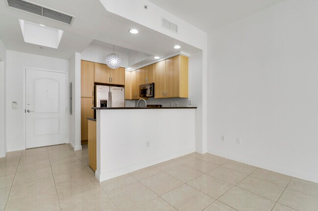Building Photo - 801 S Olive Ave