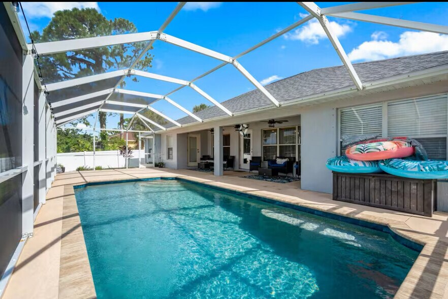 Building Photo - 2237 Bonanza Ln