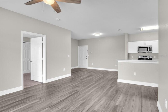 Building Photo - 5467 Vineland Rd